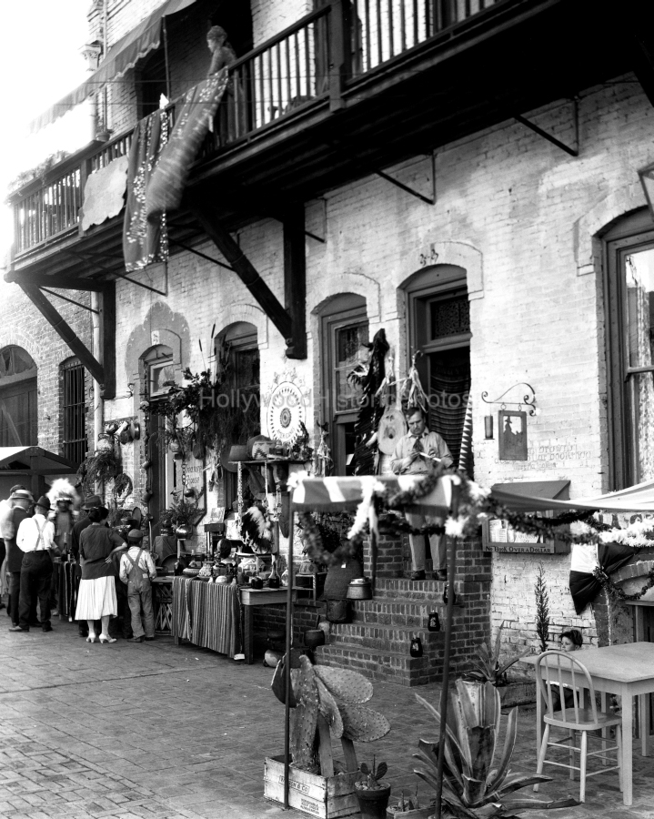 Los Angeles Plaza 1955 3 Olvera St.jpg